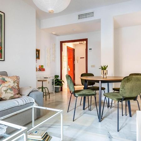 Piso Con Patio Privado Y Parking Nervion Sevilla Екстериор снимка