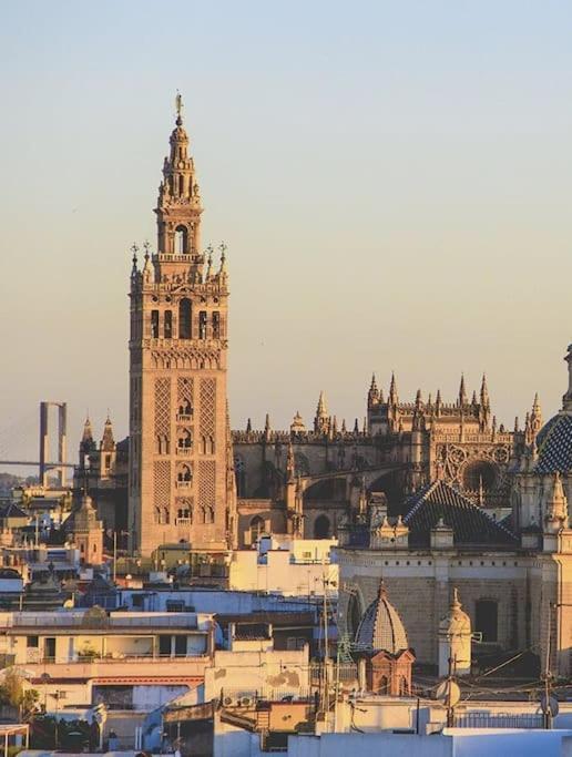 Piso Con Patio Privado Y Parking Nervion Sevilla Екстериор снимка