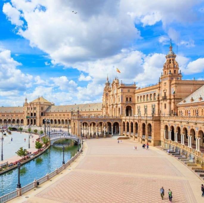 Piso Con Patio Privado Y Parking Nervion Sevilla Екстериор снимка