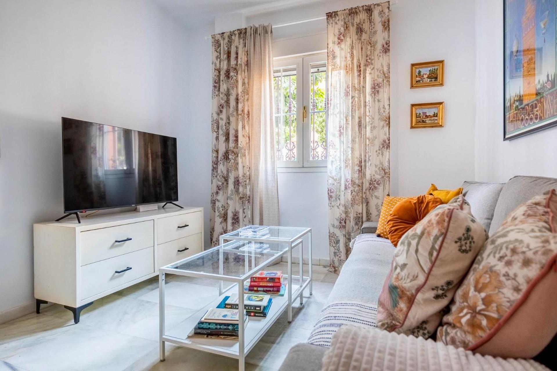 Piso Con Patio Privado Y Parking Nervion Sevilla Екстериор снимка