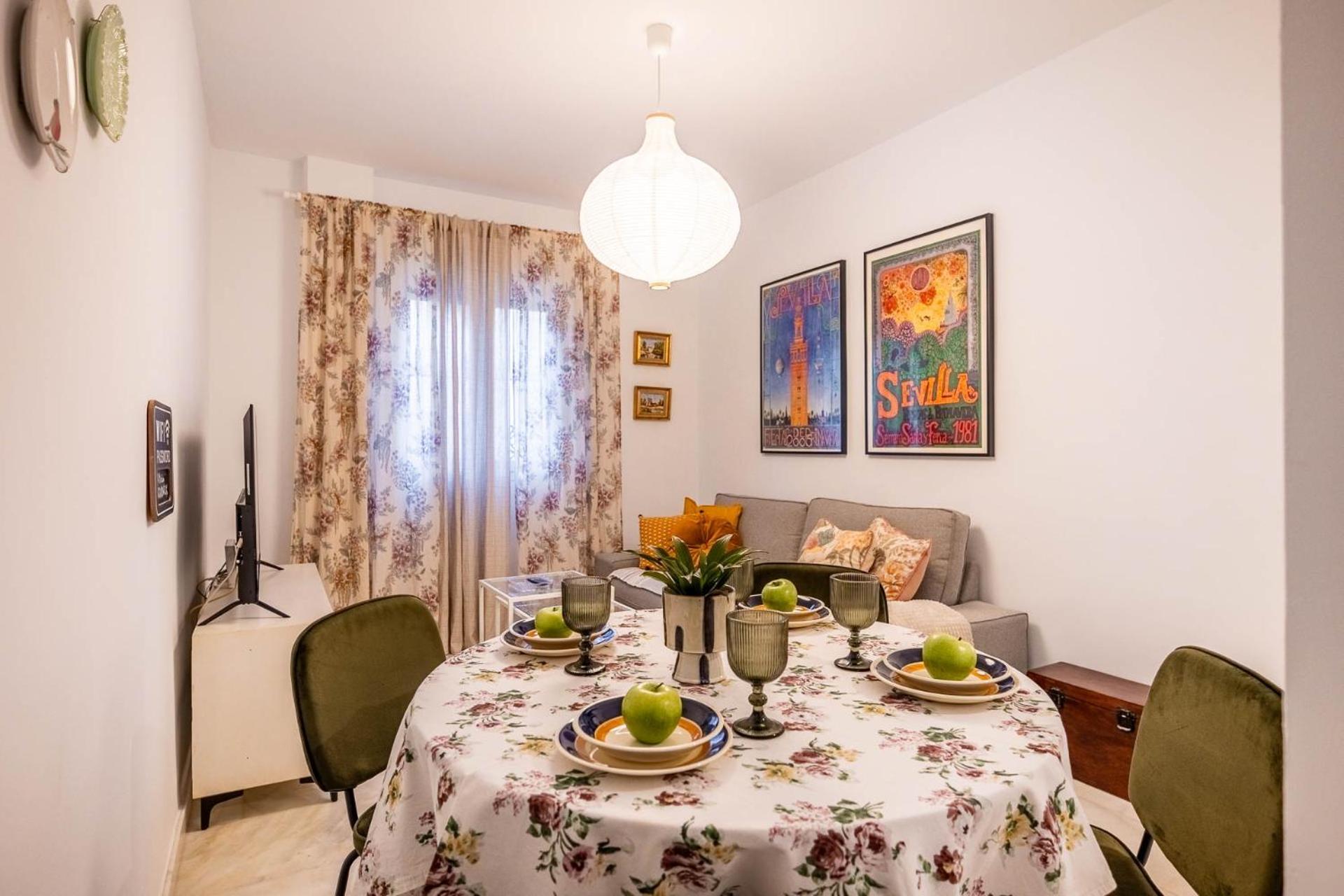 Piso Con Patio Privado Y Parking Nervion Sevilla Екстериор снимка