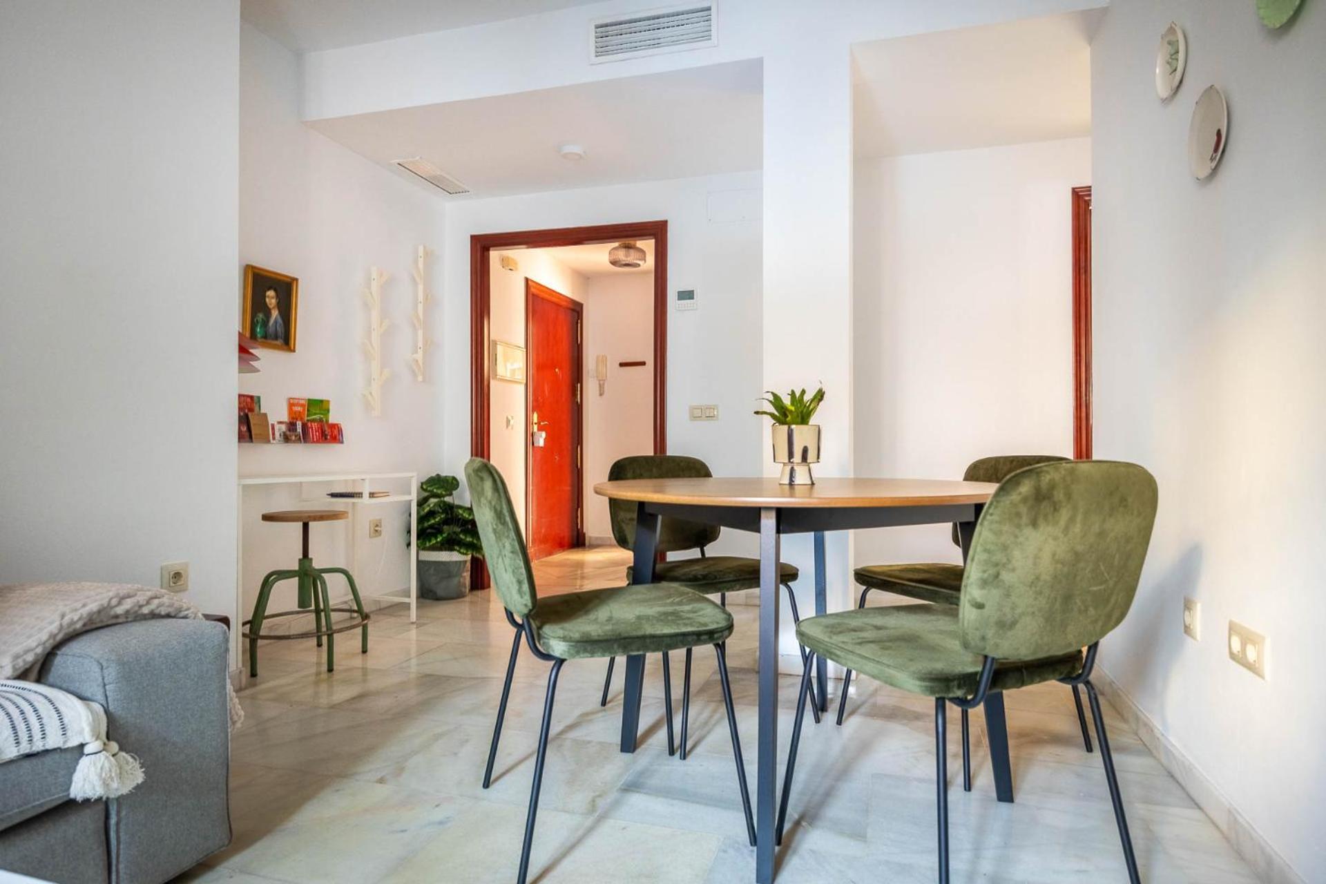 Piso Con Patio Privado Y Parking Nervion Sevilla Екстериор снимка
