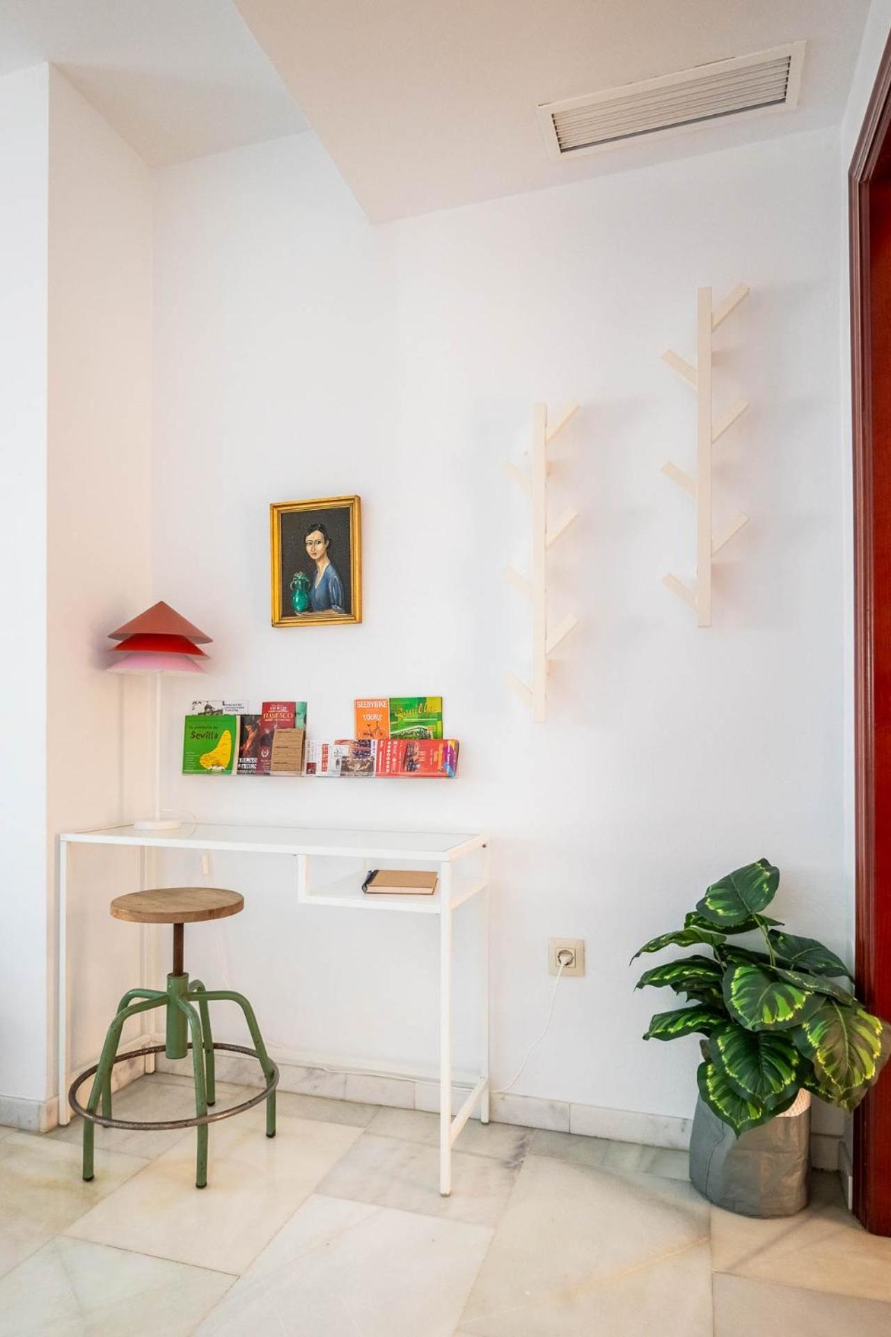 Piso Con Patio Privado Y Parking Nervion Sevilla Екстериор снимка
