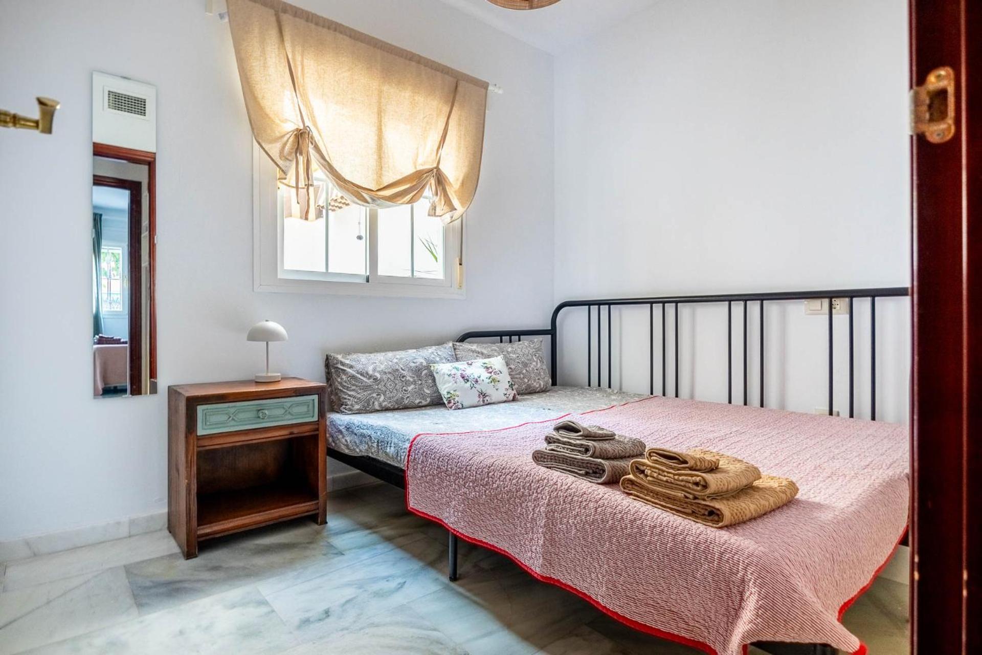 Piso Con Patio Privado Y Parking Nervion Sevilla Екстериор снимка